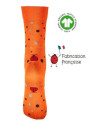 chaussettes oranges avec motifs poix et coccinelles