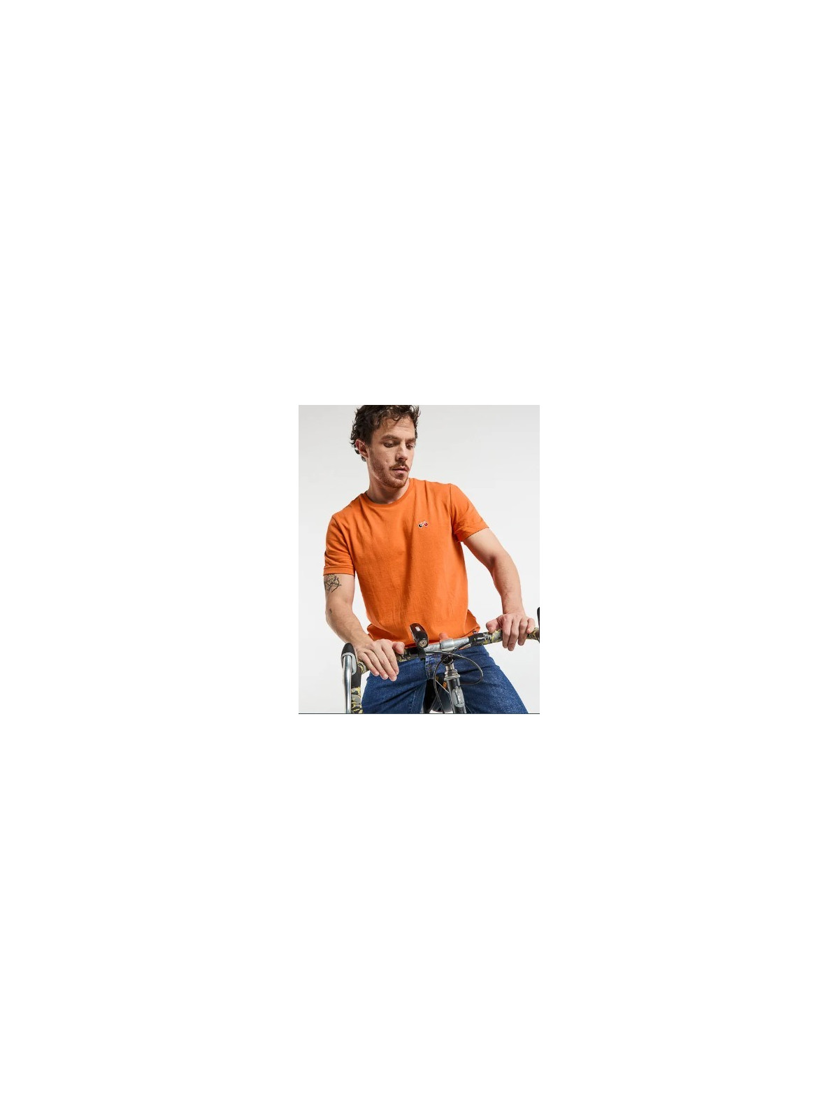 tee-shirt homme manches courtes orange avec broderie vélo sur la poitrine