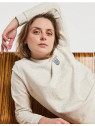 sweat femme beige avec plumetis et broderie paresseux sur la poitrine