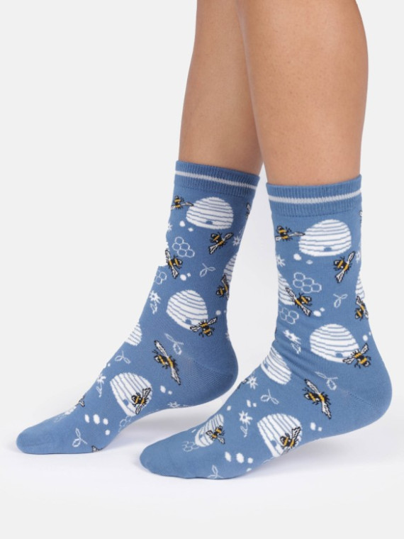 chaussettes bleues avec motifs de ruches demi-cercle et abeilles