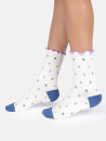 chaussettes blanches avec pointe et talon bleu motifs petites fleurs