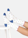 chaussettes blanches avec pointe et talon bleu motifs petites fleurs