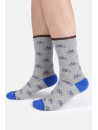 chaussettes grises avec motif vélos