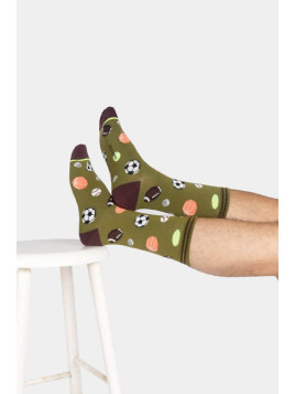 chaussettes vert mousse motifs ballons de divers sports