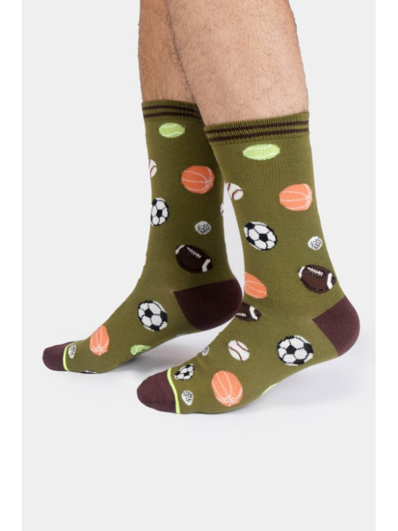 chaussettes vert mousse motifs ballons de divers sports