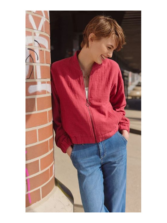 blouson court et large en mousseline rouge grenat