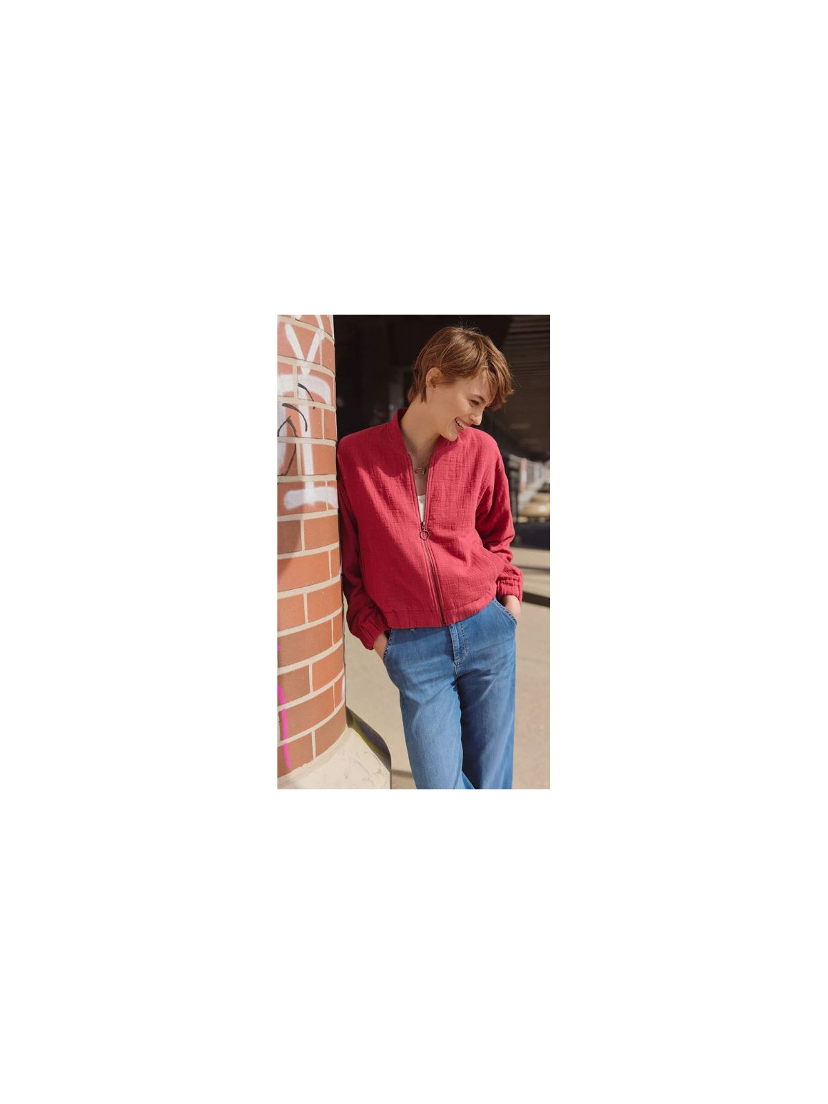 blouson court et large en mousseline rouge grenat