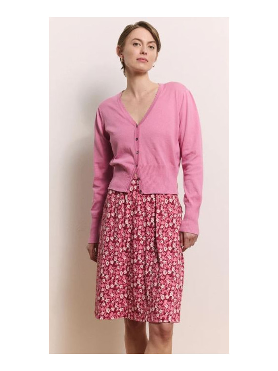 jupe longueur dessous du genou imprimé petites fleurs rouges et roses sur fond blanc