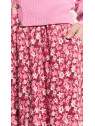 jupe longueur dessous du genou imprimé petites fleurs rouges et roses sur fond blanc