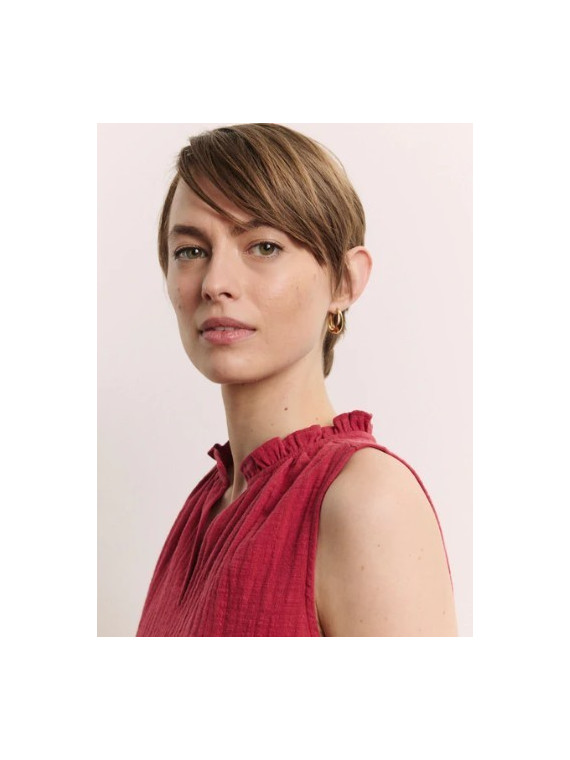 chemisier sans manche avec col froncé en mousseline rouge grenat