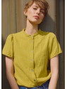chemisier manches courtes en mousseline couleur moutarde