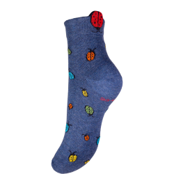 socquettes bleu avec motifs coccinelles de différentes couleurs