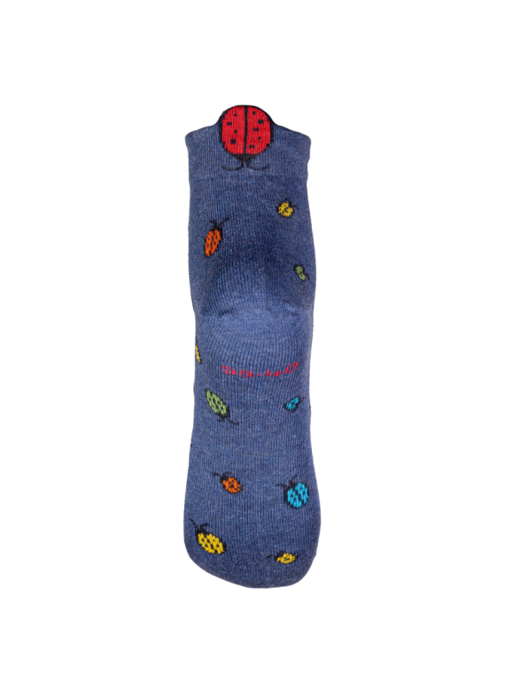socquettes bleu avec motifs coccinelles de différentes couleurs