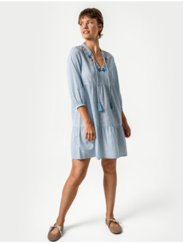 robe courte ou tunique rayée bleu clair et blanc broderies autour du col en V