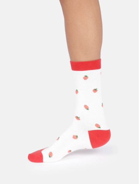 chaussettes écrues avec talon pointe et bord haut rouge motifs fraises