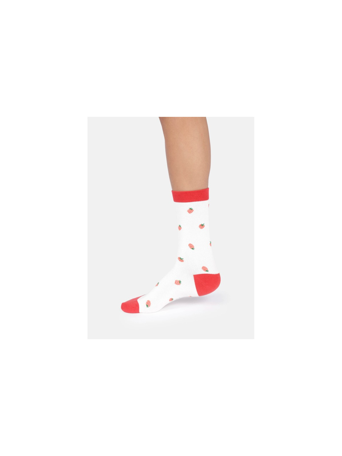 chaussettes écrues avec talon pointe et bord haut rouge motifs fraises